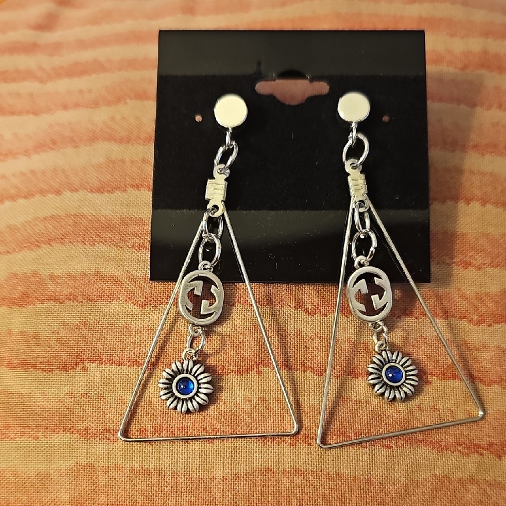 Gucci Silver-Tone Triangle Drop Earrings with Blue Daisy Accent